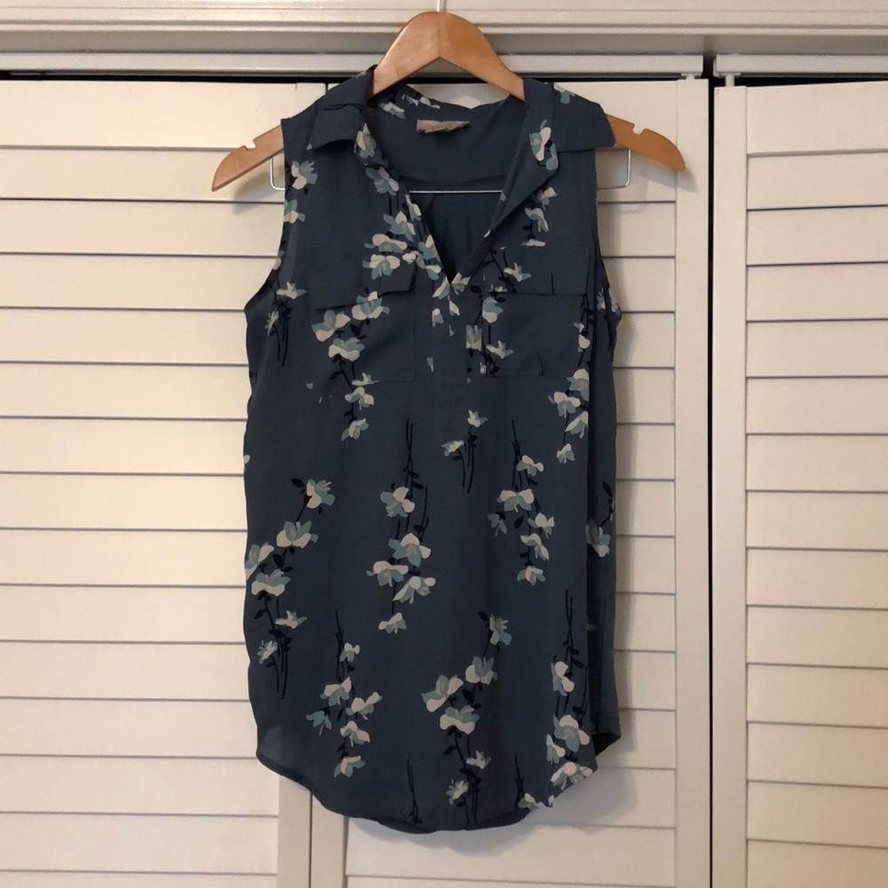 Sleeveless blouse